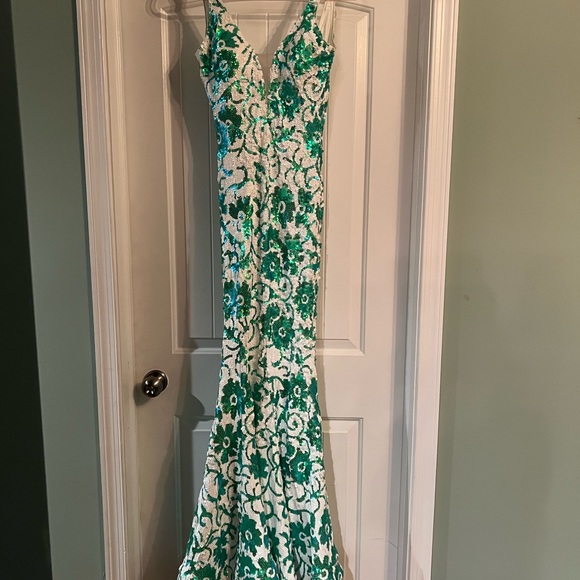 Jovani - 08257 Sleeveless Floral Sequin Long Gown size 2 - Picture 11 of 11